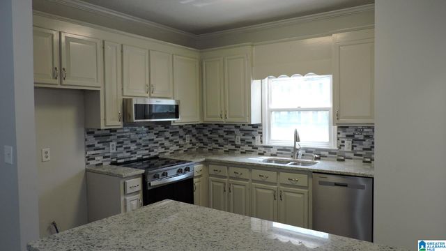 2202 Ascot Ln, Birmingham, AL 35216