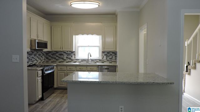 2202 Ascot Ln, Birmingham, AL 35216