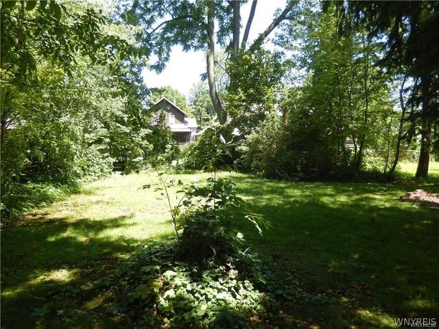 22 Henderson Place, Hamburg, NY 14075