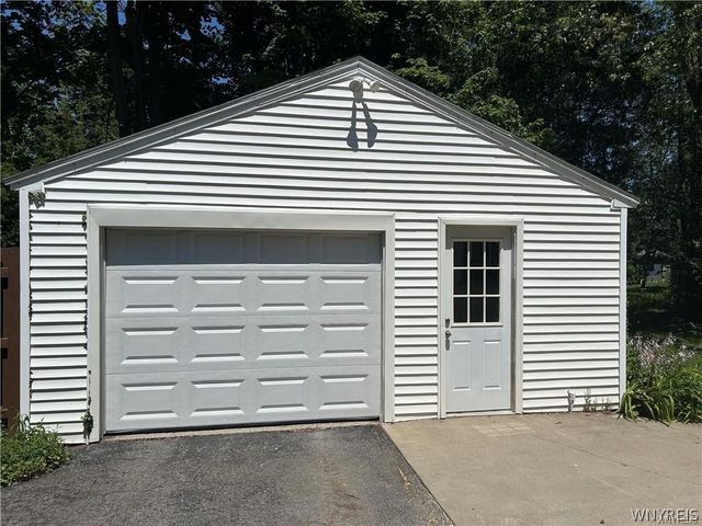 22 Henderson Place, Hamburg, NY 14075