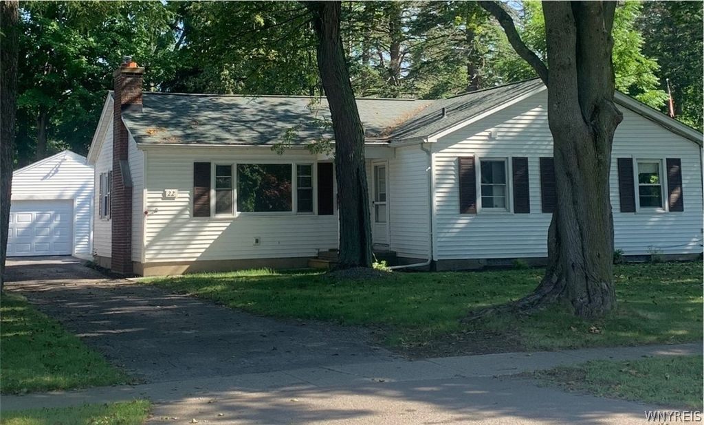 22 Henderson Place, Hamburg, NY 14075