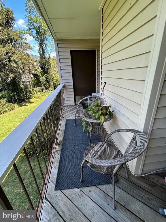 Image 9 of property listing at 1106 CASTLE HARBOUR WAY #2C, Glen Burnie, MD 21060
