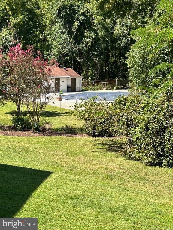 Image 10 of property listing at 1106 CASTLE HARBOUR WAY #2C, Glen Burnie, MD 21060