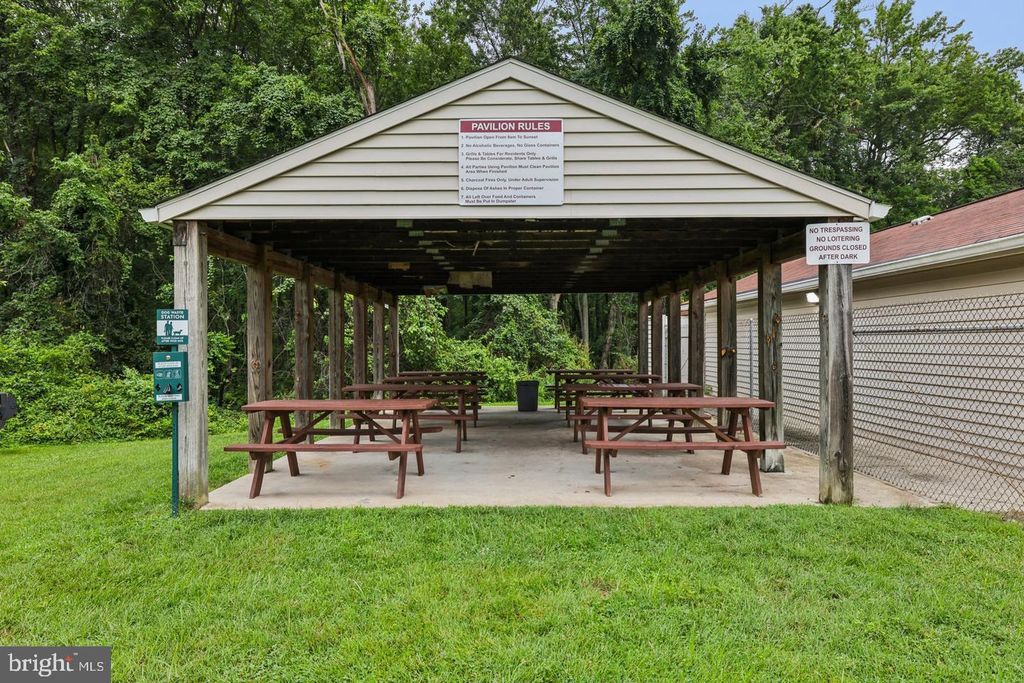 Image 12 of property listing at 1106 CASTLE HARBOUR WAY #2C, Glen Burnie, MD 21060
