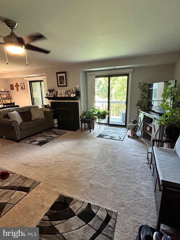 Image 2 of property listing at 1106 CASTLE HARBOUR WAY #2C, Glen Burnie, MD 21060