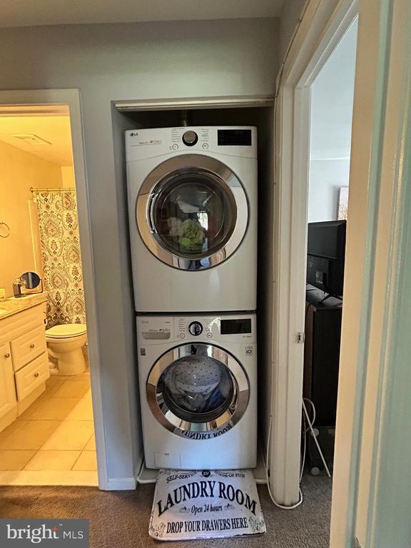 Image 4 of property listing at 1106 CASTLE HARBOUR WAY #2C, Glen Burnie, MD 21060