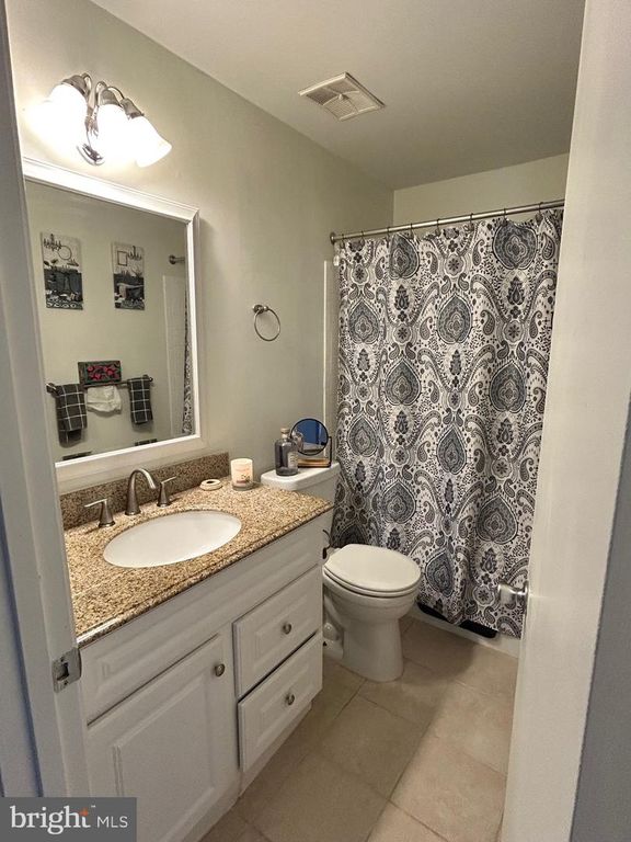Image 8 of property listing at 1106 CASTLE HARBOUR WAY #2C, Glen Burnie, MD 21060
