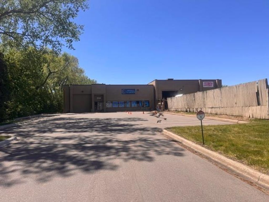 9250 Holly Street NW, Coon Rapids, MN 55433 — exterior