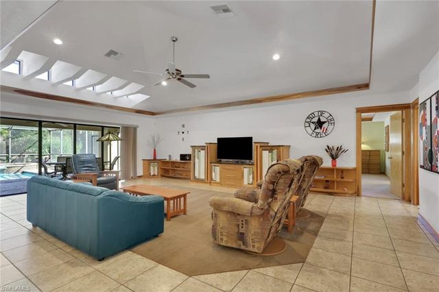 2671 4th AVE NE, Naples, FL 34120