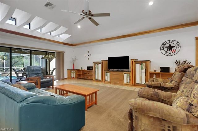 2671 4th AVE NE, Naples, FL 34120