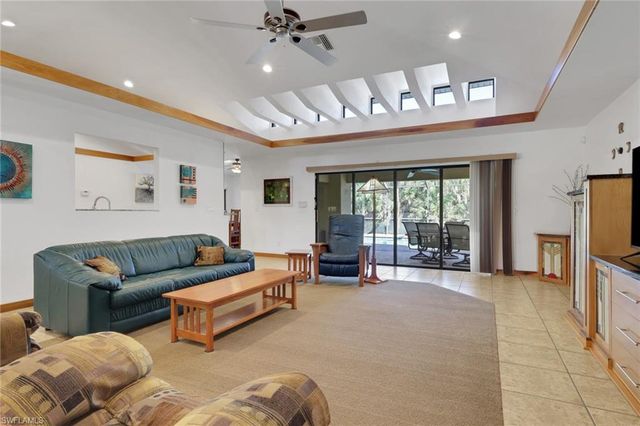 2671 4th AVE NE, Naples, FL 34120