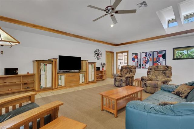 2671 4th AVE NE, Naples, FL 34120