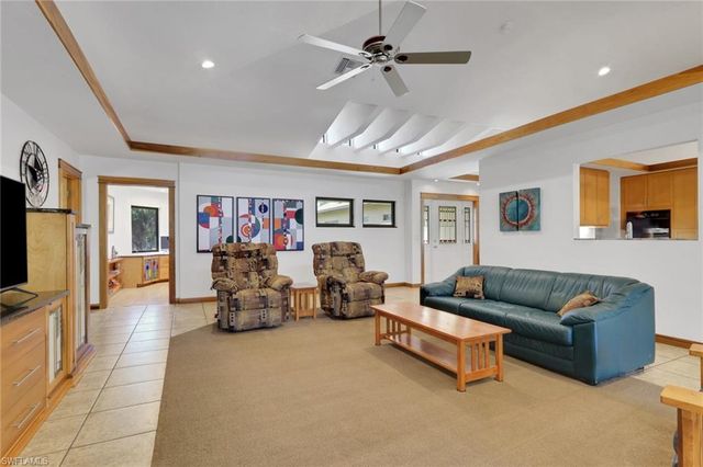 2671 4th AVE NE, Naples, FL 34120