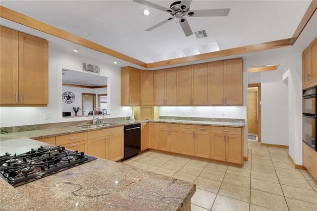 2671 4th AVE NE, Naples, FL 34120