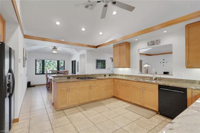 2671 4th AVE NE, Naples, FL 34120