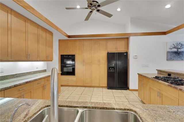 2671 4th AVE NE, Naples, FL 34120