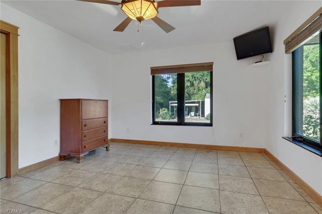 2671 4th AVE NE, Naples, FL 34120