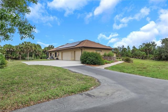 2671 4th AVE NE, Naples, FL 34120