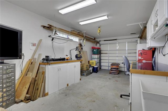 2671 4th AVE NE, Naples, FL 34120