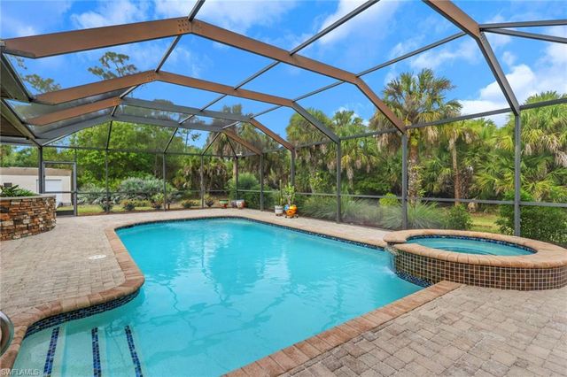 2671 4th AVE NE, Naples, FL 34120