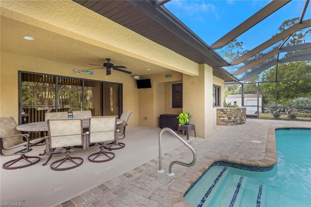 2671 4th AVE NE, Naples, FL 34120