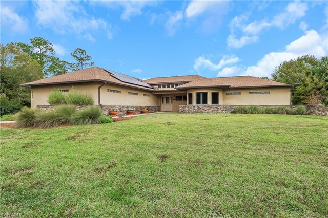 2671 4th AVE NE, Naples, FL 34120