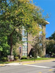 420 N Chestnut St 606, Avalon, PA 15202