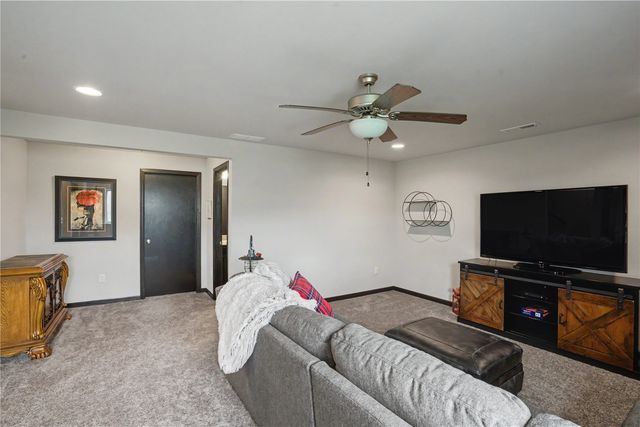 4423 Calder Drive, Marion, IA 52302