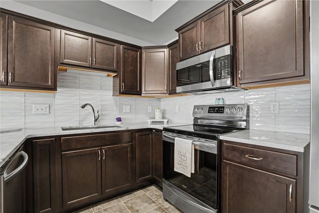 4423 Calder Drive, Marion, IA 52302