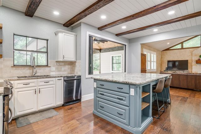 132 S Briaroaks Road, Burleson, TX 76028