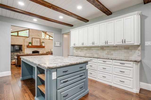 132 S Briaroaks Road, Burleson, TX 76028