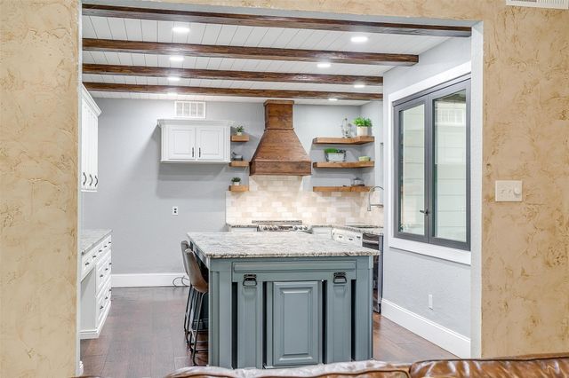 132 S Briaroaks Road, Burleson, TX 76028
