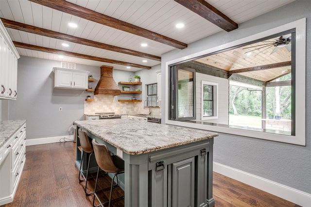 132 S Briaroaks Road, Burleson, TX 76028