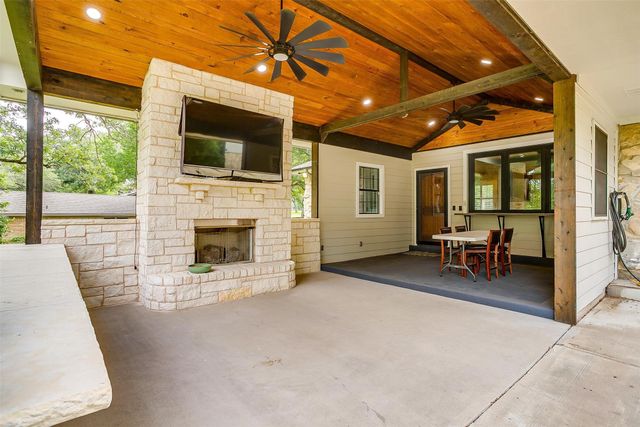 132 S Briaroaks Road, Burleson, TX 76028