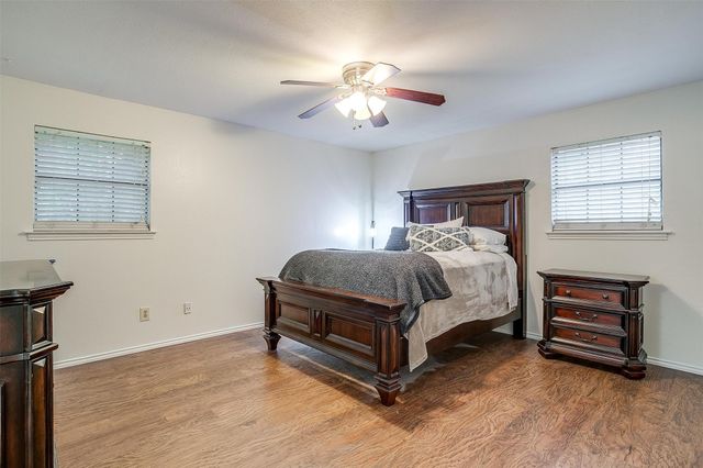 132 S Briaroaks Road, Burleson, TX 76028