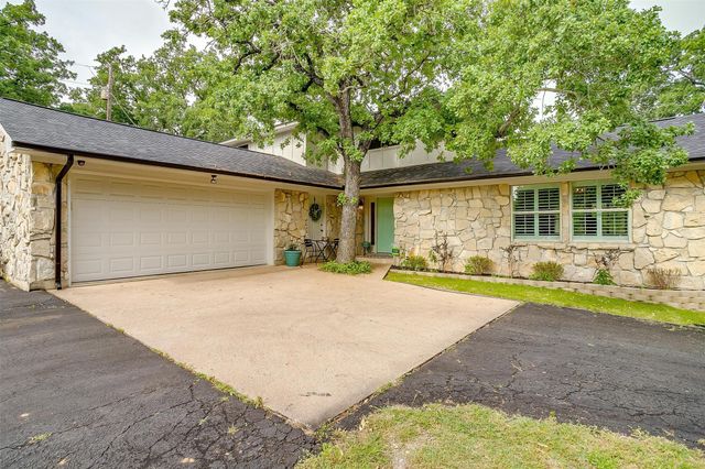 132 S Briaroaks Road, Burleson, TX 76028