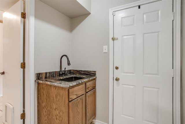 132 S Briaroaks Road, Burleson, TX 76028