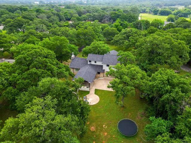 132 S Briaroaks Road, Burleson, TX 76028
