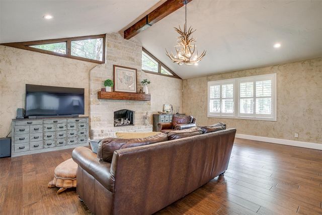 132 S Briaroaks Road, Burleson, TX 76028