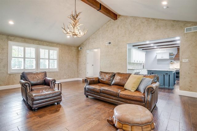 132 S Briaroaks Road, Burleson, TX 76028