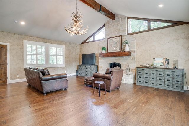 132 S Briaroaks Road, Burleson, TX 76028