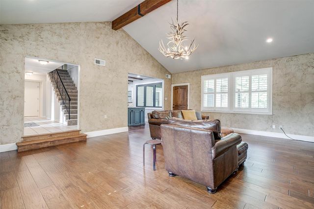 132 S Briaroaks Road, Burleson, TX 76028