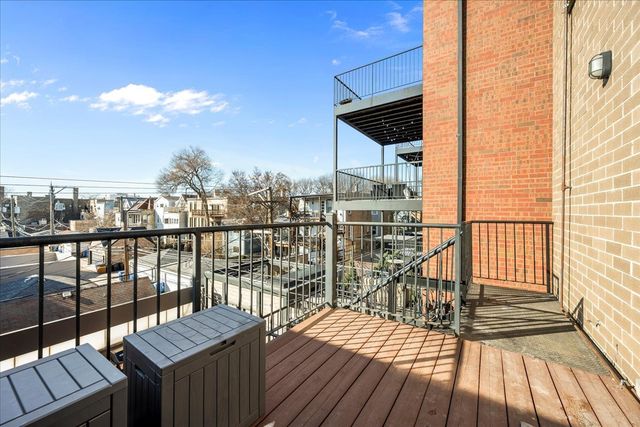 2910 N Sheffield Avenue 301, Chicago, IL 60657