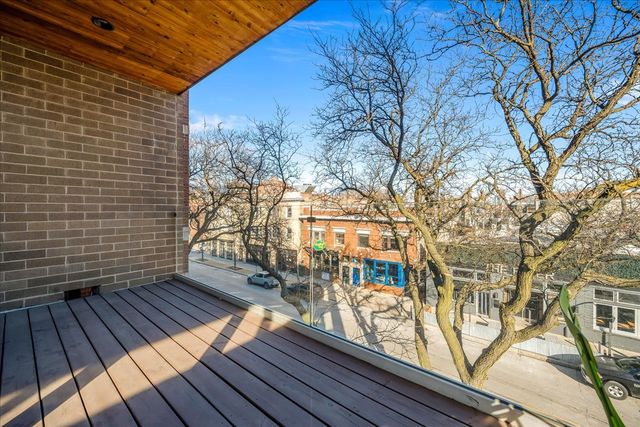 2910 N Sheffield Avenue 301, Chicago, IL 60657