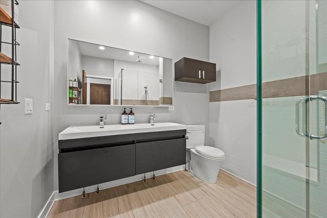 2910 N Sheffield Avenue 301, Chicago, IL 60657