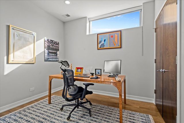 2910 N Sheffield Avenue 301, Chicago, IL 60657