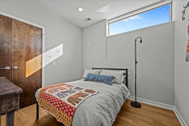 2910 N Sheffield Avenue 301, Chicago, IL 60657