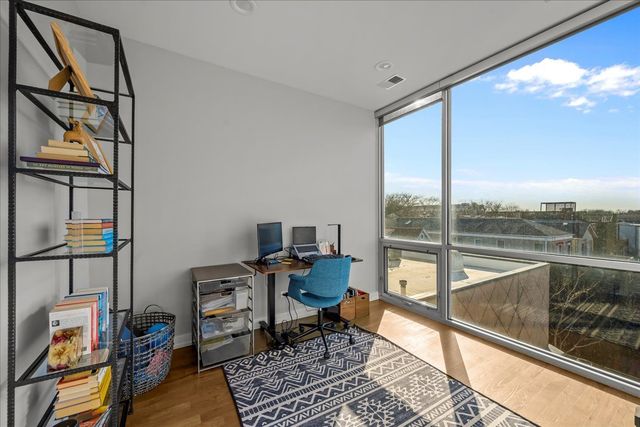 2910 N Sheffield Avenue 301, Chicago, IL 60657