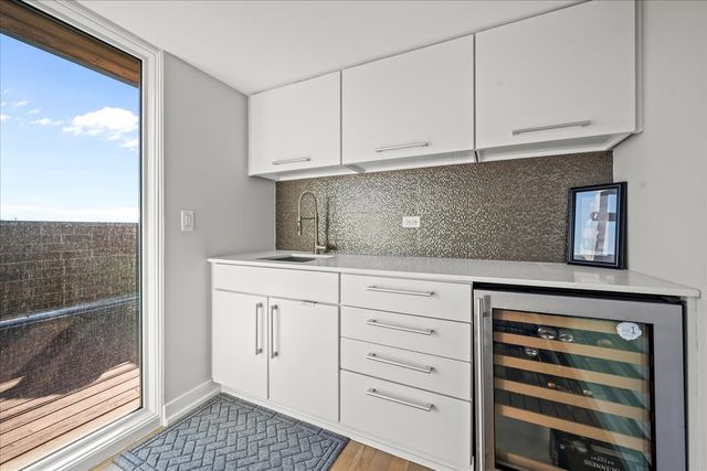 2910 N Sheffield Avenue 301, Chicago, IL 60657