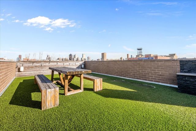 2910 N Sheffield Avenue 301, Chicago, IL 60657